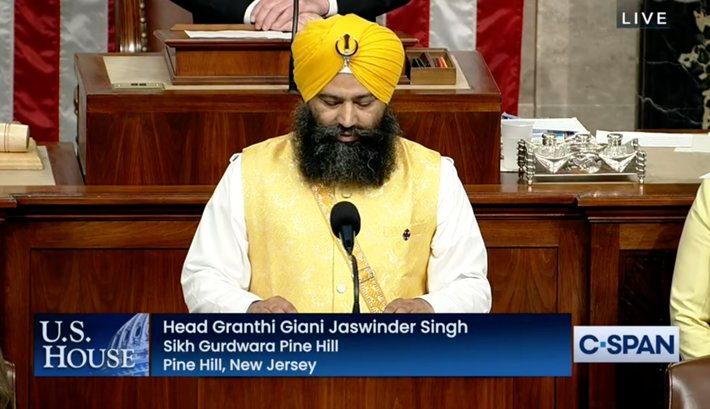 Guest Chaplain Giani Jaswinder Singh delivering prayer in the House Chamber of the Capitol Building in Washington, D.C. (Public Domain)